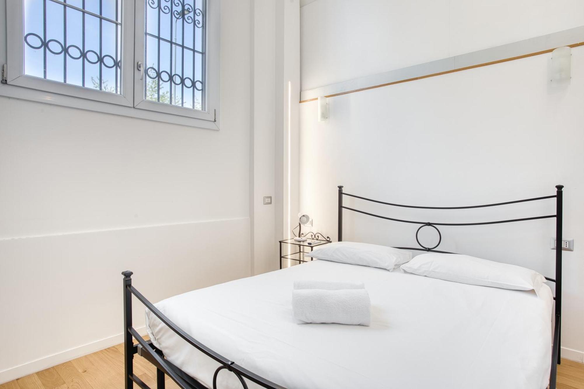 Walk To Navigli - Via Gola - 2 Bedrooms Apt ميلان المظهر الخارجي الصورة